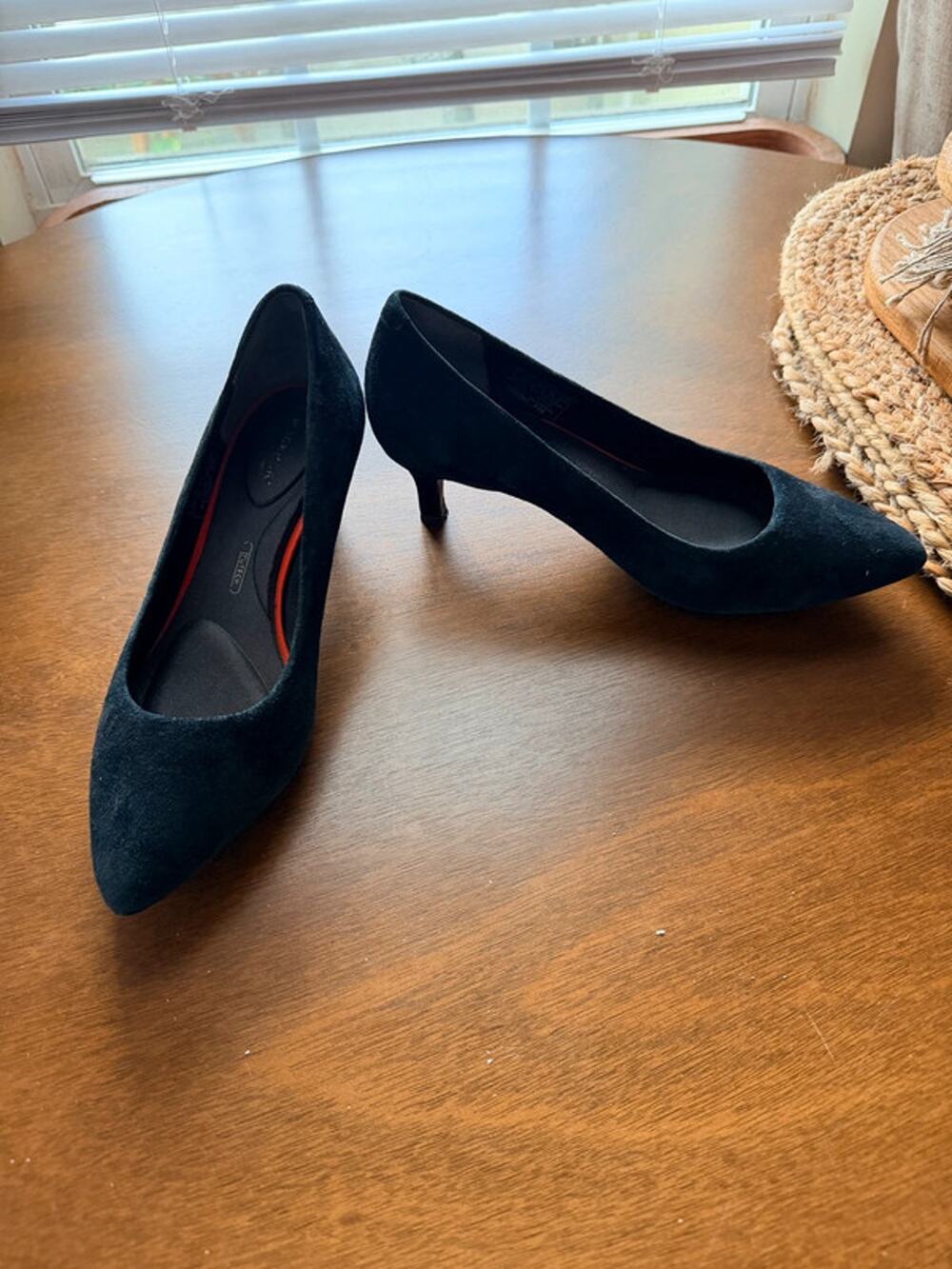 Rockport suede black kitten hill pumps EUC 6 319